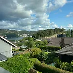 Sentral Enebolig Pa Lura Med Jacuzzi! Дом отдыха