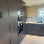 Sentral Enebolig Pa Lura Med Jacuzzi! Дом отдыха Ставангер