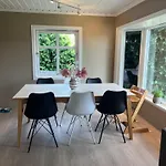 Sentral Enebolig Pa Lura Med Jacuzzi! Дом отдыха