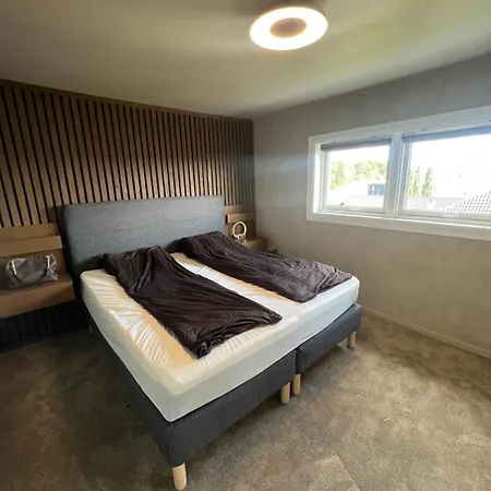 Vakantiehuis Sentral Enebolig Pa Lura Med Jacuzzi! Stavanger