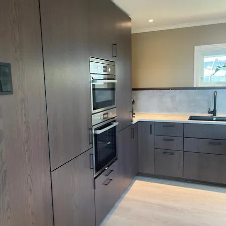 Sentral Enebolig Pa Lura Med Jacuzzi! Vakantiehuis Stavanger