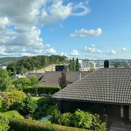 Sentral Enebolig Pa Lura Med Jacuzzi! *