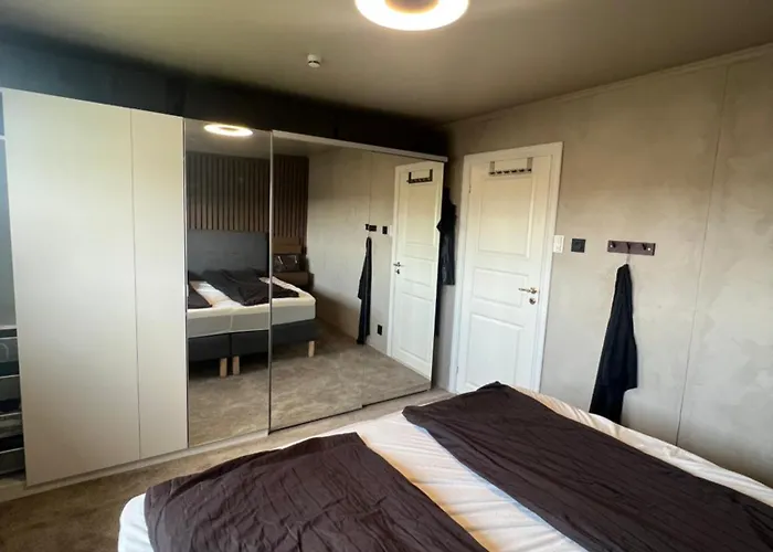Semesterbostad Sentral Enebolig På Lura Med Jacuzzi!