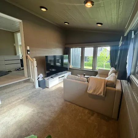 度假居 Sentral Enebolig Pa Lura Med Jacuzzi! 斯塔万格