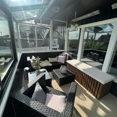 Sentral Enebolig Pa Lura Med Jacuzzi! 度假居