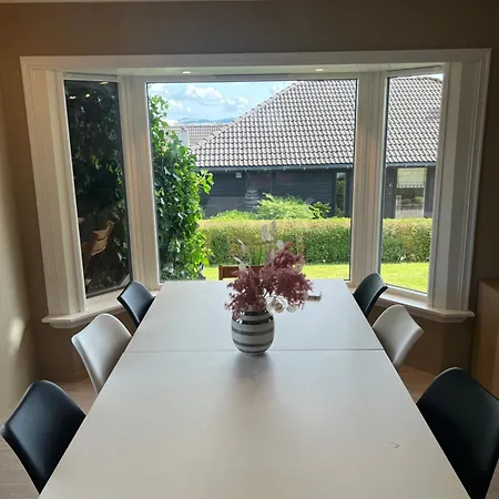 Sentral Enebolig Pa Lura Med Jacuzzi! 度假居 *