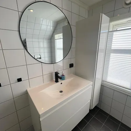 度假居 Sentral Enebolig Pa Lura Med Jacuzzi! *